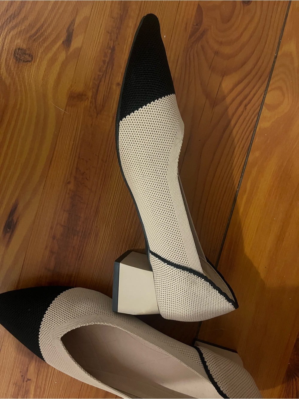 Pointed Toe Two-Tone Knit Pump in Black and Cream